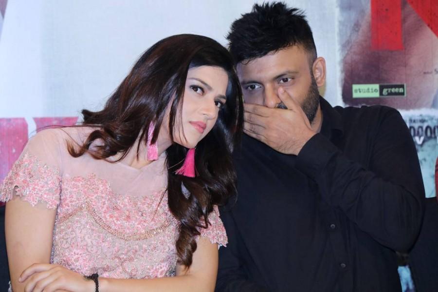 Vijay Devarakonda and Mehreen Pirzada at Nota press meet. Vijay Devarakonda,Mehreen Pirzada,Sathyaraj,Nota press meet,Nota movie press meet,Nota press meet pics,Nota press meet images,Nota,Telugu movie Nota
