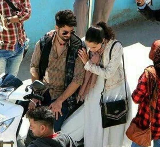 Shahid Kapoor takes Shraddha Kapoor for a ride in Tehri. Shahid Kapoor and Shraddha Kapoor,Shahid Kapoor,Shraddha Kapoor,Batti Gul Meter Chalu,Batti Gul Meter Chalu on the sets,Batti Gul Meter Chalu pics,Batti Gul Meter Chalu images,Batti Gul Meter Chalu poster,Batti Gul Meter Chalu wallpaper