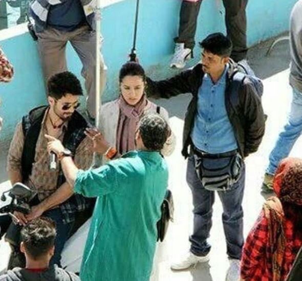 Shahid and Shraddha enjoy Batti Gul Meter Chalu shooting in Tehri. Shahid Kapoor and Shraddha Kapoor,Shahid Kapoor,Shraddha Kapoor,Batti Gul Meter Chalu,Batti Gul Meter Chalu on the sets,Batti Gul Meter Chalu pics,Batti Gul Meter Chalu images,Batti Gul Meter Chalu poster,Batti Gul Meter Chalu wallpaper