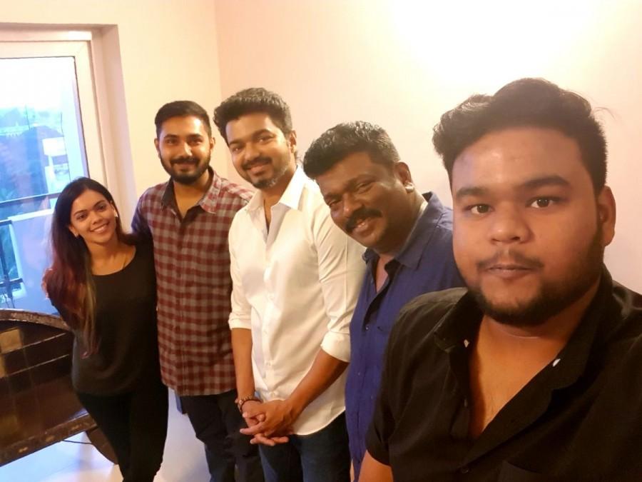 Thalapathy Vijay wished the newly wedded couple Akshay and Keerthana. Vijay,Vijay and Parthiban,Parthiban,Keerthana,parthiepan daughter keerthana,Thalapathy Vijay