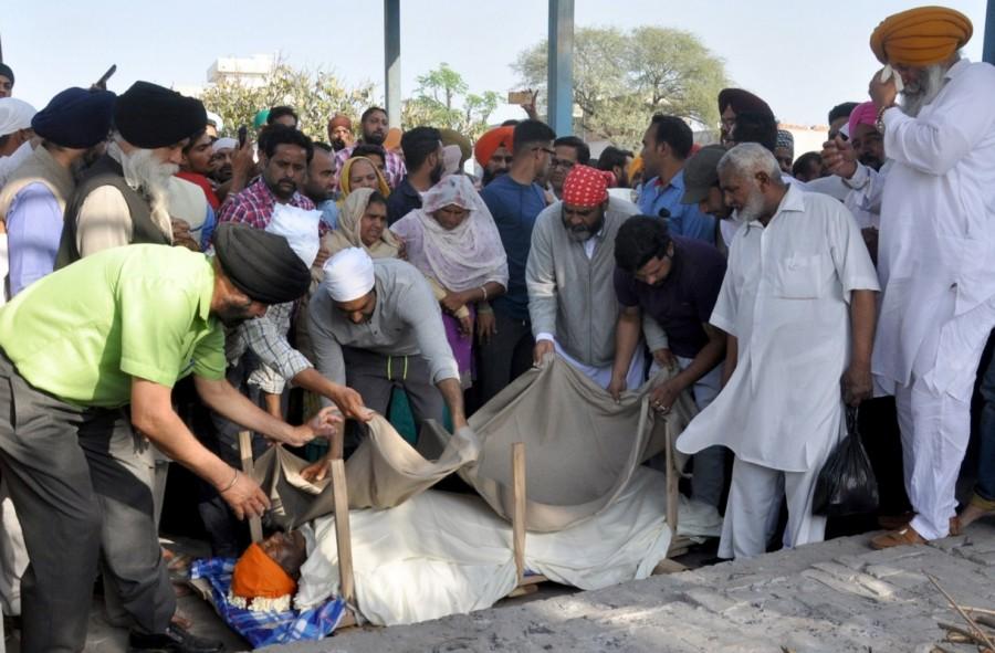 Pyarelal's cremationheld at his native village Guru Ki Wadali in Amritsar district. Pyarelal Wadali,Pyarelal Wadali dead,Pyarelal Wadali Funeral,Sufi singer Pyarelal,Wadali Brothers