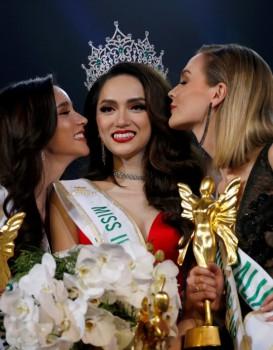 Contestant Nguyen Huong Giang of Vietnam is kissed by runner-ups as she was crowned winner of the Miss International Queen 2018 transgender beauty pageant in Pattaya, Thailand March 9, 2018.