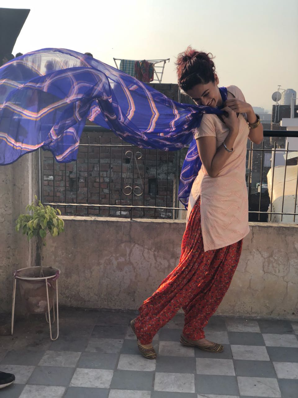 Taapsee Pannu, the powerhouse actress of Pink and Naam Shabana has been spotted looking like a complete 'Sohni Kudi' on the sets of Anurag Kashyap and Anand L Rai’s much awaited Manmarziyaan. The actor took to social media to share a few of her looks and we cannot get enough of this avatar. Donning Juttis, a Patiala Salwar and a 100 watt smile, Taapsee's look has caught everyone's eye. Taapsee Pannu,actres Taapsee Pannu,Taapsee Pannu in Manmarziyaan,Manmarziyaan,Manmarziyaan first look,Manmarziyaan poster,Manmarziyaan wallpaper,Taapsee Pannu in Punjabi Kudi