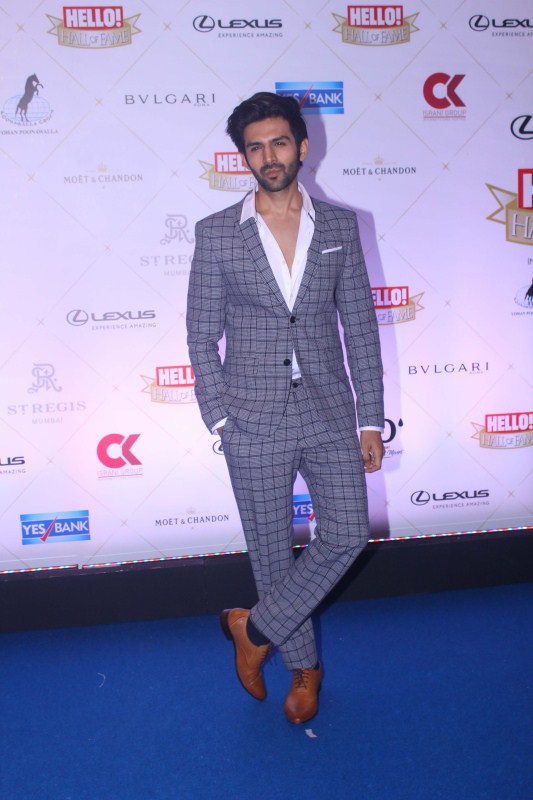 Kartik Aaryan poses for the cameras on his arrival at the Hello Hall of Fame Awards 2018 held at St. Regis hotel in Lower Parel. Adah Sharma,Iulia Vantur,Kartik Aaryan,Isabelle Kaif,Katrina Kaif's sister Isabelle Kaif,Hello Hall of Fame Awards 2018,celebs at Hello Hall of Fame Awards 2018