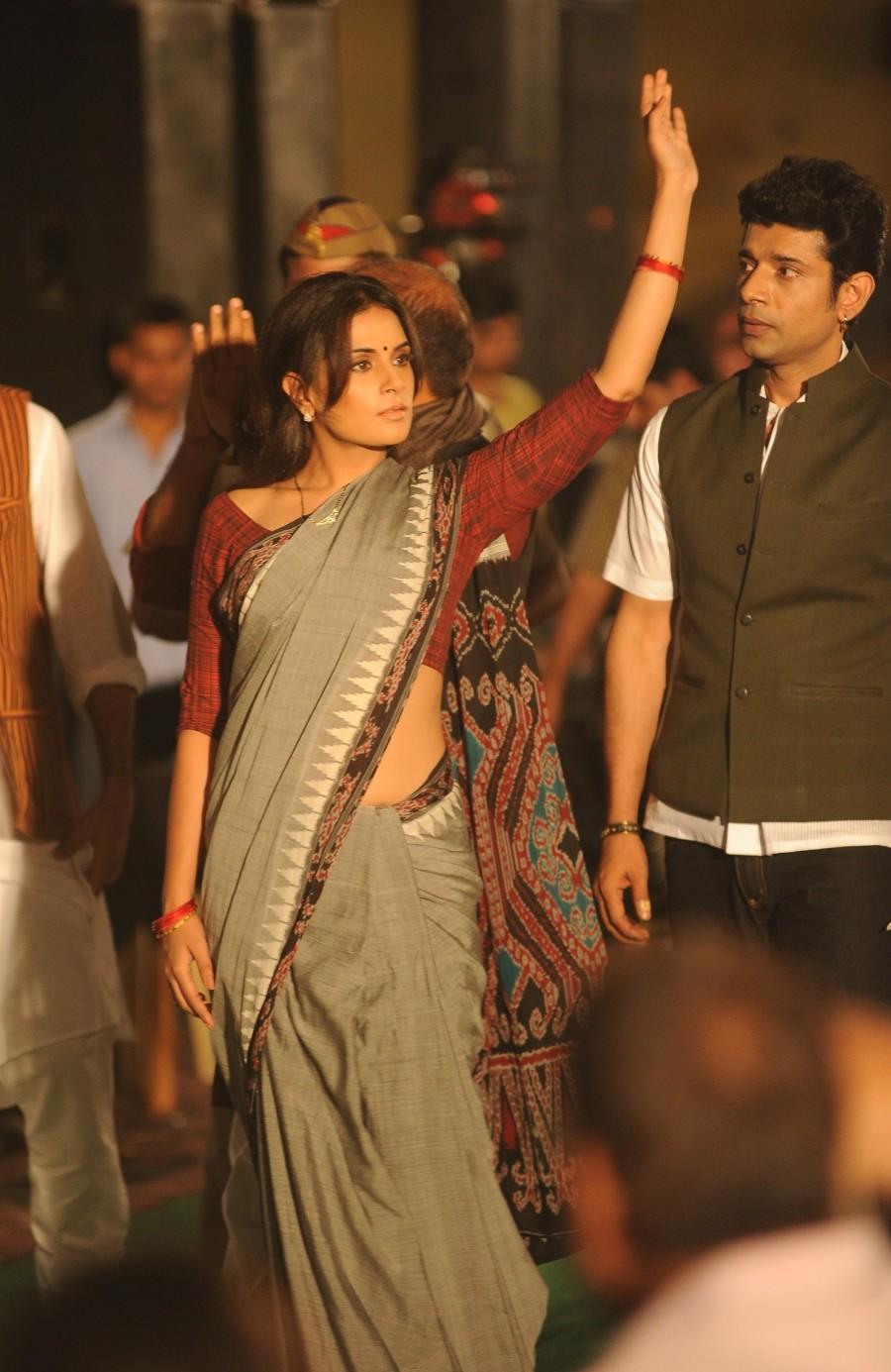 Richa Chadha - The very beautiful actress Richa Chadha will be seen as a politician in her soon to release film Sudhir Mishra's DaasDev. Richa's plays Paro which is unlike the previous versions of the film and its adaptations. Richa, who will be playing a strong and tough aspiring politician's role prepared herself by watching political rallies and how women politicians behave, the nuances of their poise, their speeches and other things. Vidya Balan,Irrfan Khan,Anupam Kher,Richa Chadha,Nawazuddin Siddiqui,Kunal Khemu,actor turns politician,The Ministry,Manmohan Singh,DaasDev