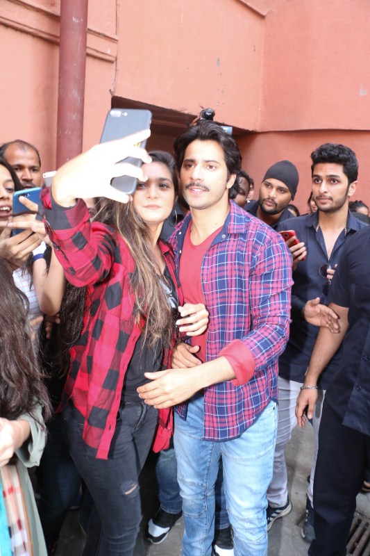 Varun Dhawan and Banita Sandhu promote their upcoming October movie at Sophia College in Mumbai. Varun Dhawan and Banita Sandhu,Varun Dhawan,Banita Sandhu,October,October promotion,October movie promotion,October promotion pics,October promotion images