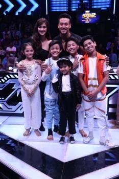 Tiger Shroff and Disha Patani with the contestants on Super Dancer Chapter 2.