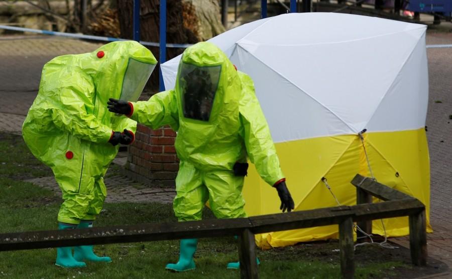 The forensic tent, covering the bench where Sergei Skripal and his daughter Yulia were found, is repositioned by officials in protective suits in the centre of Salisbury, Britain. Russian double agent,Russian agent,Sergei Skripal,Sergei Skripal and his daughter,former Russian double agent
