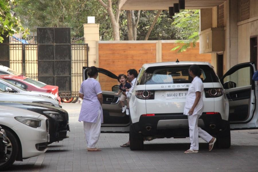 Taimur Ali Khan snapped at Amrita Arora house. Taimur Ali Khan,taimur ali khan pictures,Taimur Ali Khan photos,Taimur Ali Khan cute pics,Taimur Ali Khan cute images,Taimur viral pics,Taimur viral photos,Kareena Kapoor,Kareena Kapoor son,Kareena Kapoor son taimur