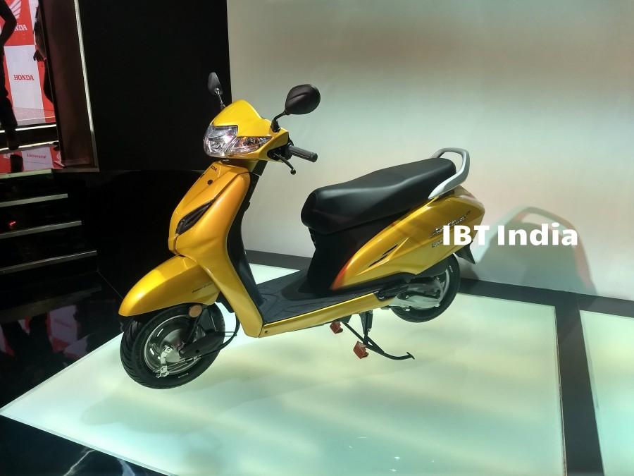 A view of the Honda Activa 5G automatic scooter. Honda Activa 5G,honda activa 5G launch,Honda Activa 5G colors,2018 Honda Activa 5G,honda activa 5g dlx,Honda Activa 5G scooter,Honda Activa 5G pics,Honda Activa 5G images