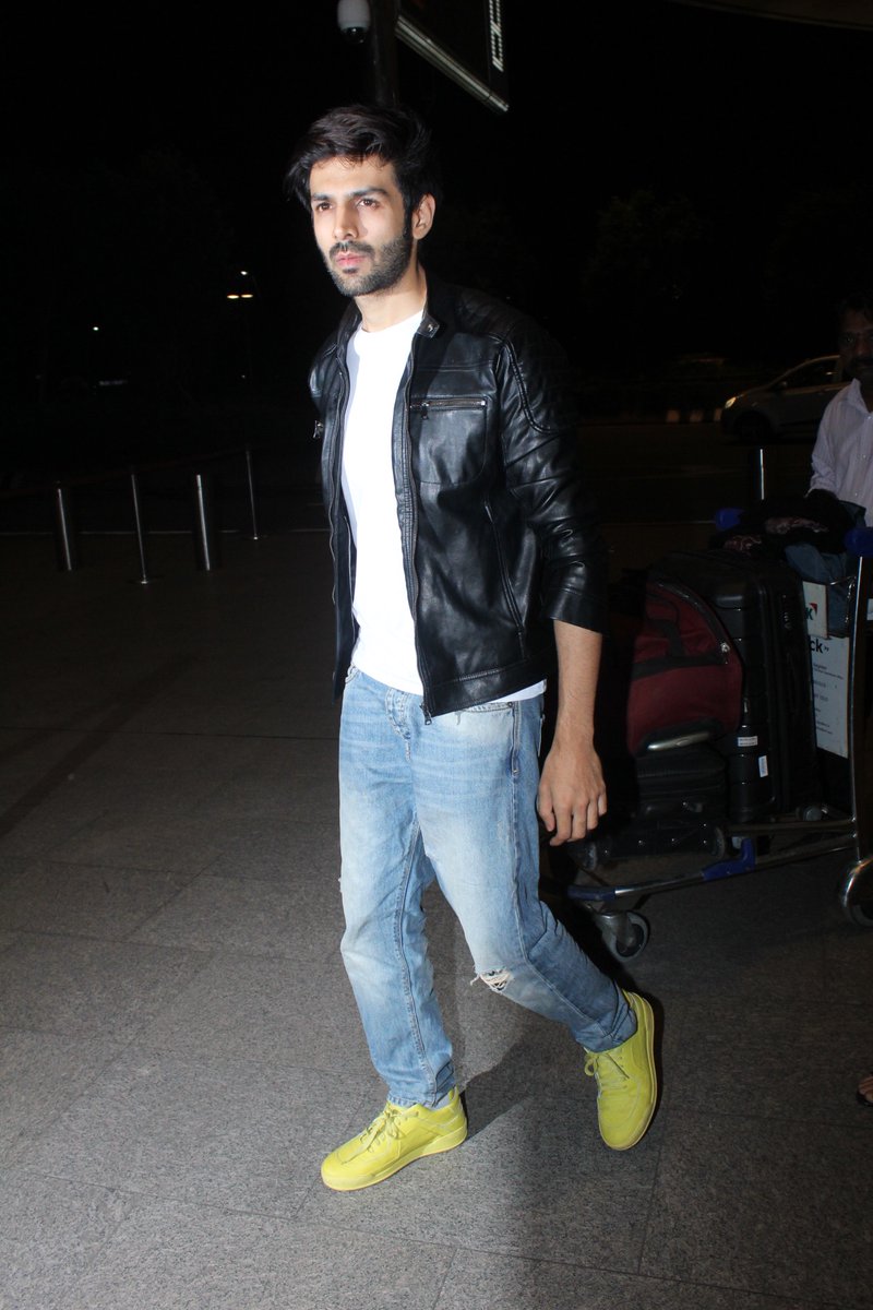 Kartik Aaryan clicked at Mumbai airport. Kajal Aggarwal,Kartik Aaryan,Malaika Arora Khan,Priyank Sharma,celebs at airport,Celebs at Mumbai airport