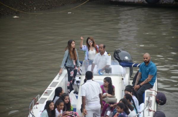 Raveena Tandon Celebrates Daughter Rashas Birthday At Gateway Of India Photosimagesgallery 6618