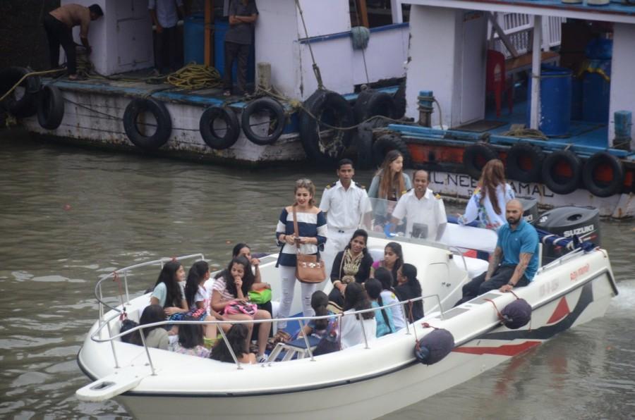 Actress Raveena Tandon celebrated daughter Rasha s 13th birthday on a yacht near Gateway of India. Raveena Tandon,actress Raveena Tandon,Raveena Tandon celebrates daughter Rasha birthday,Raveena Tandon daughter Rasha,Rasha birthday,Rasha,Rasha birthday celebration