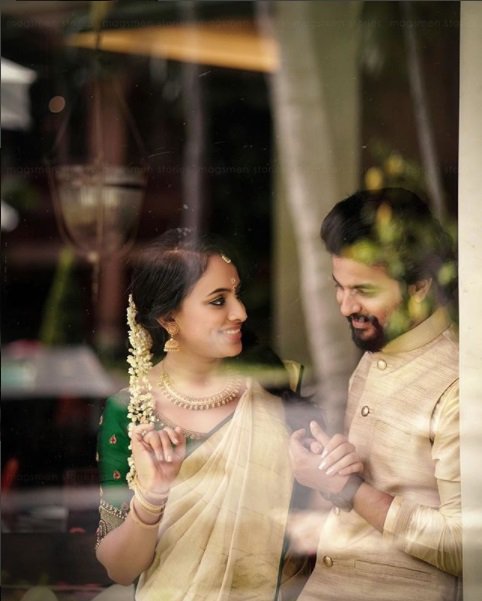 The couple got engaged in a small ceremony on Sunday, 16 March in the presence of their close friends and family. Neeraj Madhav,Neeraj Madhav wedding,Neeraj Madhav engagement,Neeraj Madhav engagement pics,Neeraj Madhav engagement images,Neeraj Madhav and Deepthi,Deepthi,Deepthi wedding
