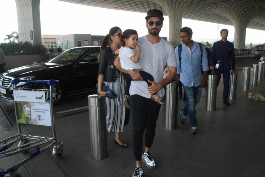 Shahid Kapoor was papped at the airport along with Mira Rajput and their daughter Misha Kapoor. Shahid Kapoor,Shahid Kapoor family,misha kapoor,Mira Rajput,Shahid Kapoor at airport,Shahid Kapoor family vacay,Shahid Kapoor and Mira Rajput,Shahid Kapoor pics,Shahid Kapoor images