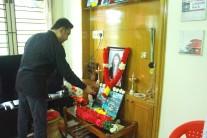 Kamal Haasan paid his respects to Kurangani forest fire victims Ms. Nisha and Ms. Anuvidhya.