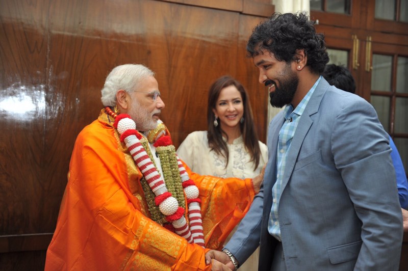 Vishnu Manchu with Narendra Modi Mohan Babu Family Invites PM Narendra Modi ?for Manchu? Manoj Marriage,Mohan Babu,Narendra Modi,Manchu? Manoj,Manchu? Manoj marriage,Manchu? Manoj marriage pics,Lakshmi Manchu,Vishnu Manchu