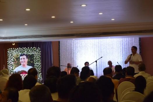 A prayer meeting was held here on Sunday for Bollywood actor Narendra Jha who passed away last week with many personalities from the industry in attendance.