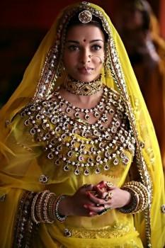 Aishwarya Rai Flaunting her Jewellery