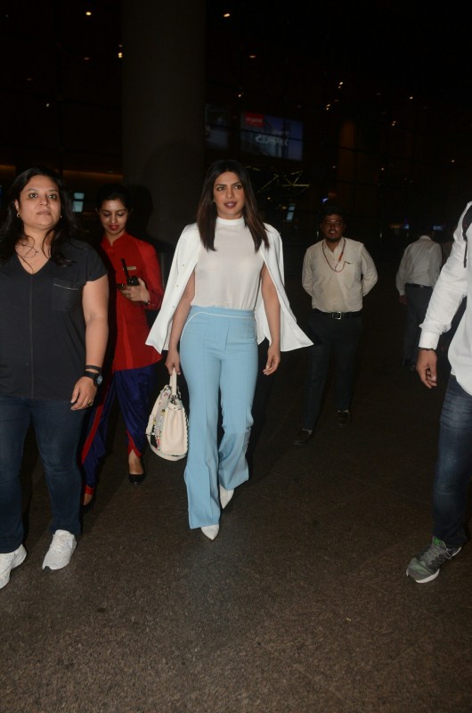 Priyanka Chopra photographed at the Airport. Priyanka Chopra,actress Priyanka Chopra,Priyanka Chopra Quantico,Priyanka Chopra in Mumbai,priyanka chopra in india,Priyanka Chopra at airport,Priyanka Chopra at Mumbai airport