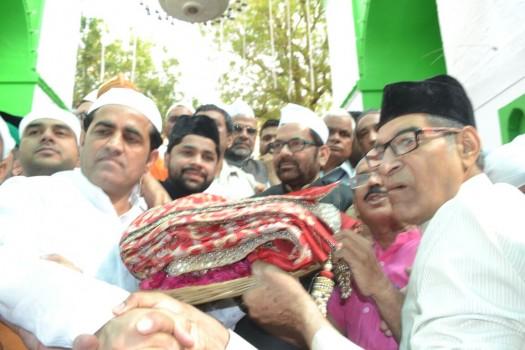 Union Minority Affairs Minister Mukhtar Abbas Naqvi on Monday offered the ceremonial 'chadar' at the shrine of Sufi Saint Khwaja Moinuddin Chishti here on behalf of Prime Minister Narendra Modi.