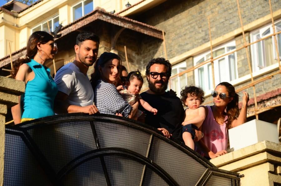Saif Ali Khan, Kareena, Taimur, Kunal Khemu, Soha Ali Khan with daughter Inaya and Amruta Arora spotted at Bandra. Taimur Ali Khan,Taimur Ali Khan Shirtless,Taimur Ali Khan Shirtless pics,Taimur Ali Khan pics,Taimur Ali Khan images,Saif Ali Khan and Kareena Kapoor Khan,Saif Ali Khan,Kareena Kapoor Khan