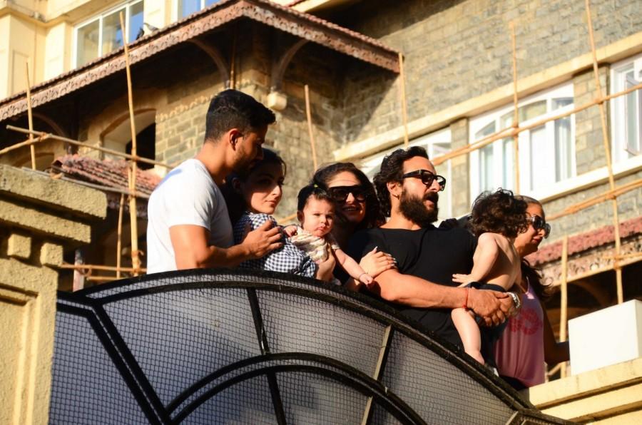 From the terrace of the house, the trio posed for a few pictures for the cameras. Taimur Ali Khan,Taimur Ali Khan Shirtless,Taimur Ali Khan Shirtless pics,Taimur Ali Khan pics,Taimur Ali Khan images,Saif Ali Khan and Kareena Kapoor Khan,Saif Ali Khan,Kareena Kapoor Khan