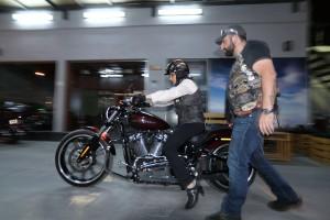 Maryam Ahmed Al-Moalem,Saudi woman,Saudi woman learns motorcycle,woman learns motorcycle,Bahrain