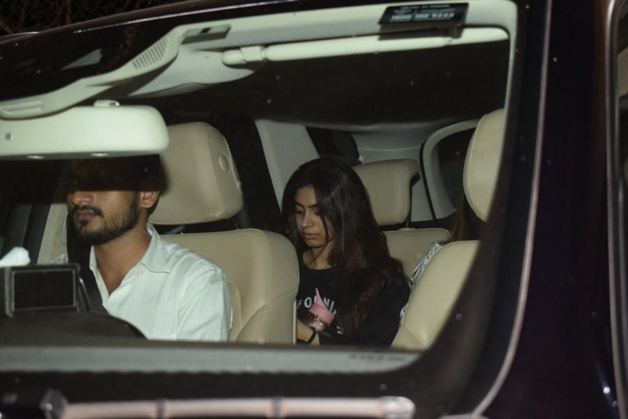 Boney Kapoor daughters Janhvi Kapoor and Khushi Kapoor was spotted at his son Arjun Kapoor's home. Janhvi Kapoor and Khushi Kapoor,Janhvi Kapoor,Khushi Kapoor,Arjun Kapoor,Boney Kapoor,Sridevi Kapoor,Sridevi daughters