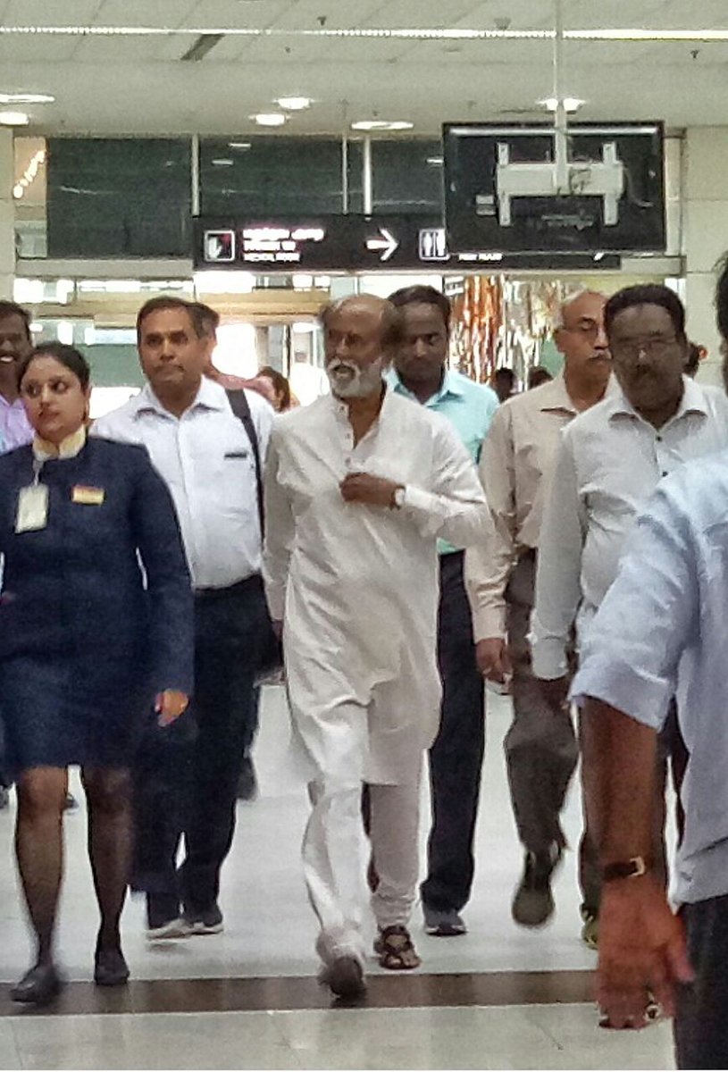 Superstar Rajinikanth returns to Chennai, from his Himalayas trip. He tells the media that it was a fruitful trip for him. Rajinikanth,Superstar Rajinikanth,Rajinikanth returns to Chennai,Superstar Rajinikanth returns to Chennai,Rajinikanth pics,Rajinikanth images,Rajinikanth Himalayas trip,RajiniMakkalMandram,Rajini Makkal Mandram