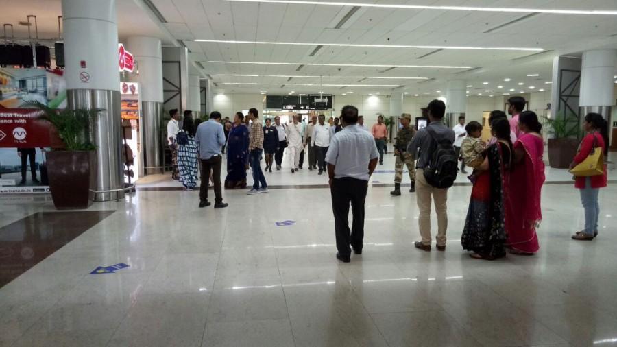 Superstar Rajinikanth is back to Chennai after his short religious trip. Rajinikanth,Superstar Rajinikanth,Rajinikanth returns to Chennai,Superstar Rajinikanth returns to Chennai,Rajinikanth pics,Rajinikanth images,Rajinikanth Himalayas trip,RajiniMakkalMandram,Rajini Makkal Mandram