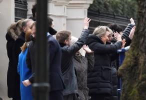 Russian embassy,Russian embassy in London,Buses leave Russian embassy,London expelled,Moscow