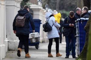 Russian embassy,Russian embassy in London,Buses leave Russian embassy,London expelled,Moscow