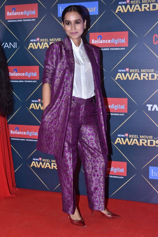 Tillotama Shome walks the red carpet at News18 REEL Movie Awards 2018 in Mumbai. Boman Irani,Kubra Sait,Tillotama Shome,Amit Sadh,Satyajeet Dubey,Sonali Kulkarni,News18 REEL Movie Awards 2018,celebs at News18 REEL Movie Awards 2018