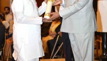 Ilaiyaraaja,Music maestro Ilaiyaraaja,Ilaiyaraaja honored with Padma Vibhushan,Padma Vibhushan,President Kovind,Kovind