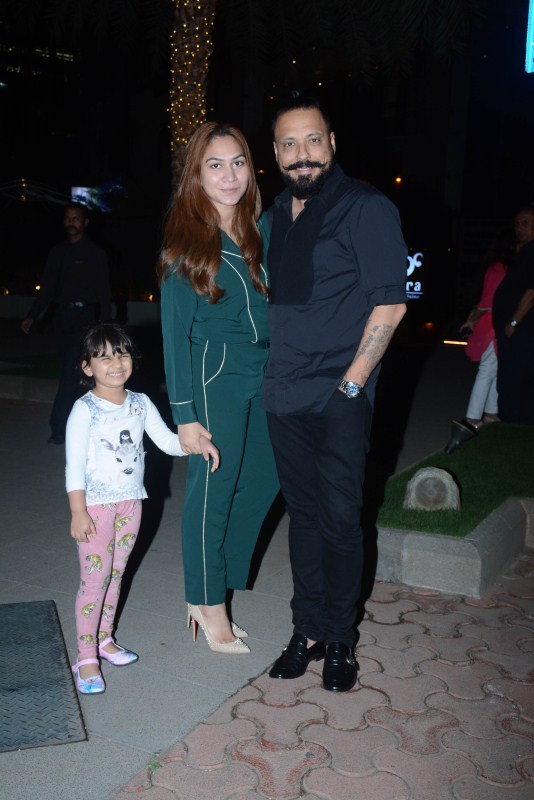 Bunty Walia with family spotted at Yauatcha BKC, Bandra. Ranveer Singh,Ameesha Patel,Malaika Arora,Ranveer Singh in Bandra,Ameesha Patel in Bandra,Malaika Arora in Bandra,Ranveer Singh new pics,Ranveer Singh new images,Ameesha Patel new pics,Ameesha Patel images