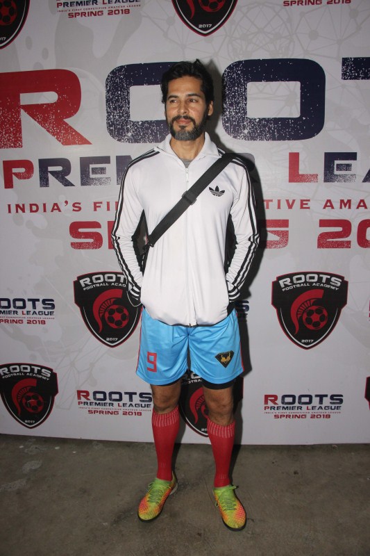 Dino Morea spotted at football ground in Bandra. Ranbir Kapoor,Dino Morea,Siddhanth Kapoor,Ranbir Kapoor at football ground,Dino Morea at football ground,Siddhanth Kapoor at football ground,Celebs at football ground,Ranbir Kapoor and Dino Morea