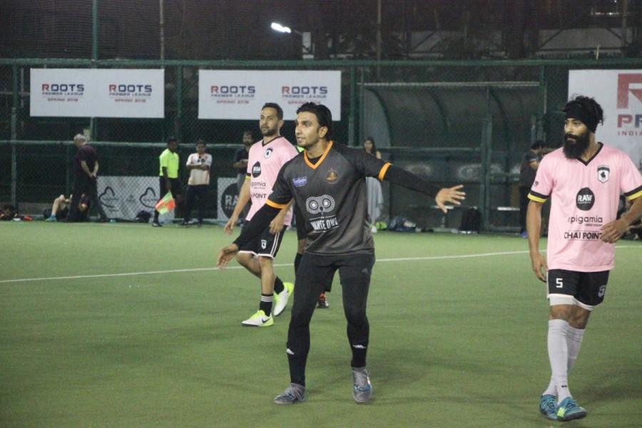 Ranbir Kapoor enjoys a day on the football field. Ranbir Kapoor,Dino Morea,Siddhanth Kapoor,Ranbir Kapoor at football ground,Dino Morea at football ground,Siddhanth Kapoor at football ground,Celebs at football ground,Ranbir Kapoor and Dino Morea