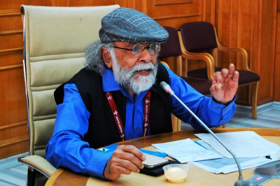 In his address, Sitakant Mahapatra, an eminent Odia Poet and Fellow of Sahitya Akademi, stated that the "world needs poetry as much as poetry needs the world since only poetry can mend the rupture of our civilization and address our anxieties". He talked about the values of poetic traditions and observed that in these dark times poetry should assert its traditional freedom and resist the prevailing debasement of languages which troubles all who care for genuine poetry. Sahitya Akademi,World Poetry Day,World Poetry Day celebration,World Poetry Day 2018,World Poetry Day celebration pics,World Poetry Day celebration images