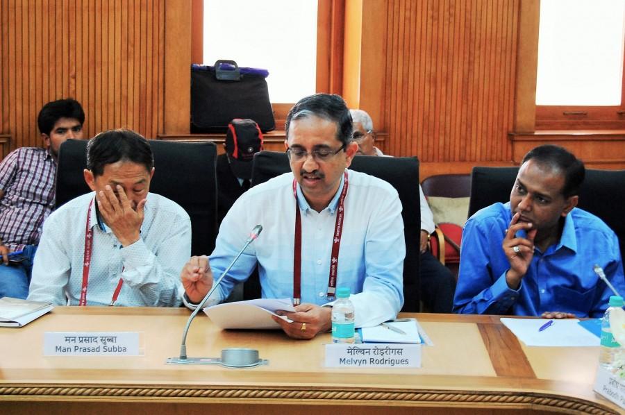 Chandrashekhar Kambar, President, Sahitya Akademi, highlighted the unifying nature of poetry. He said that in a multilingual society like India with a large number of languages and cultural traditions, "poetry played and plays a huge role in uniting them transcending all the barriers". Sahitya Akademi,World Poetry Day,World Poetry Day celebration,World Poetry Day 2018,World Poetry Day celebration pics,World Poetry Day celebration images