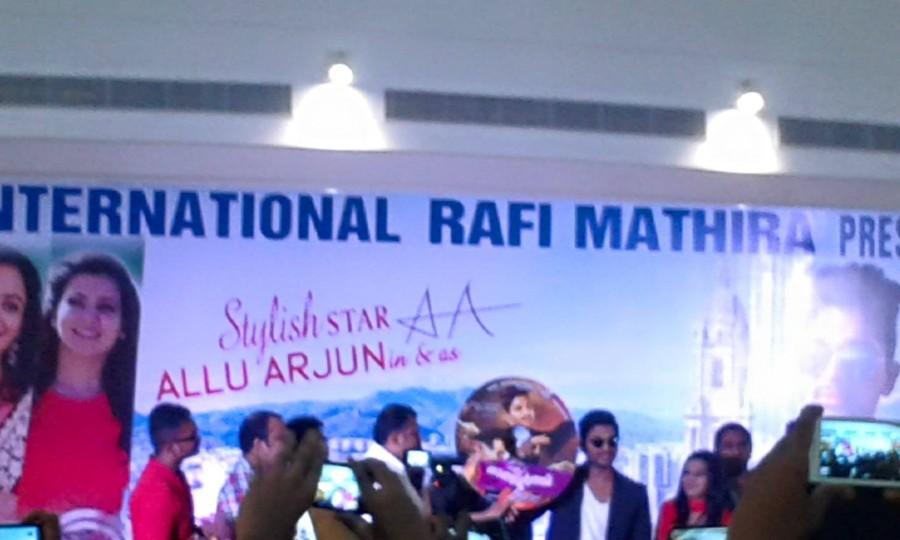 Allu Arjun Promotes 'S/O Satyamurthy' (Son of Satyamurthy) in Kochi Son of Satyamurthy,S/o Satyamurthy,Allu arjun,allu arjun in kochi,S/o Satyamurthy promotions