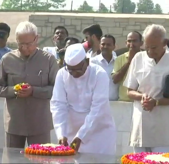 Last Sunday, he said he was sitting silent on these issues for the last three years trying to communicate with the BJP-led Central government over them. Anna Hazare,Anna Hazare begins hunger strike,Anna Hazare hunger strike,Anna Hazare hunger strike pics,Anna Hazare hunger strike images,Ram Lila Maidan