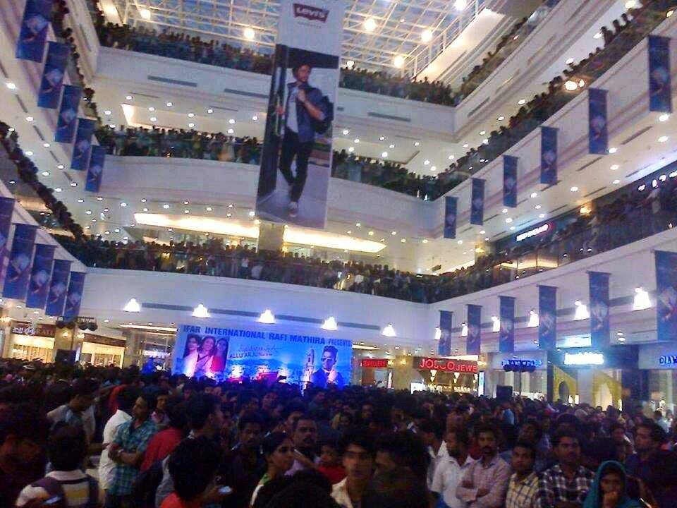Allu Arjun Promotes 'S/O Satyamurthy' (Son of Satyamurthy) in Kochi Son of Satyamurthy,S/o Satyamurthy,Allu arjun,allu arjun in kochi,S/o Satyamurthy promotions