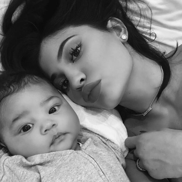 Kylie Jenner Shares First Selfies With Gorgeous Daughter Stormi Webster Photosimagesgallery 