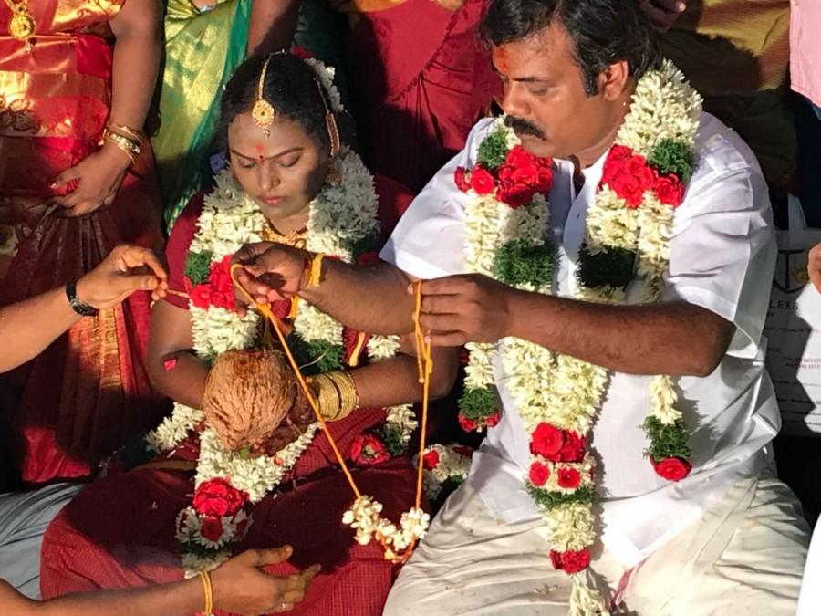 The wedding was graced by both the families, close relatives and friends of the couple. Comedian Munishkanth,Munishkanth,Munishkanth wedding,Munishkanth marriage,Munishkanth weds Thenmozhi,Munishkanth and Thenmozhi
