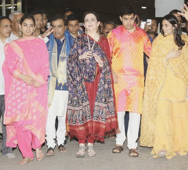 Akash Ambani and Shloka Mehta studied together at Dhirubhai Ambani International School in Mumbai. Akash Ambani and fiancee Shloka Mehta,Akash Ambani and Shloka Mehta,Akash Ambani and Shloka Mehta pics,Siddhivinayak temple,Akash Ambani at Siddhivinayak temple,Ambani at Siddhivinayak temple,Shloka Mehta at Siddhivinayak temple