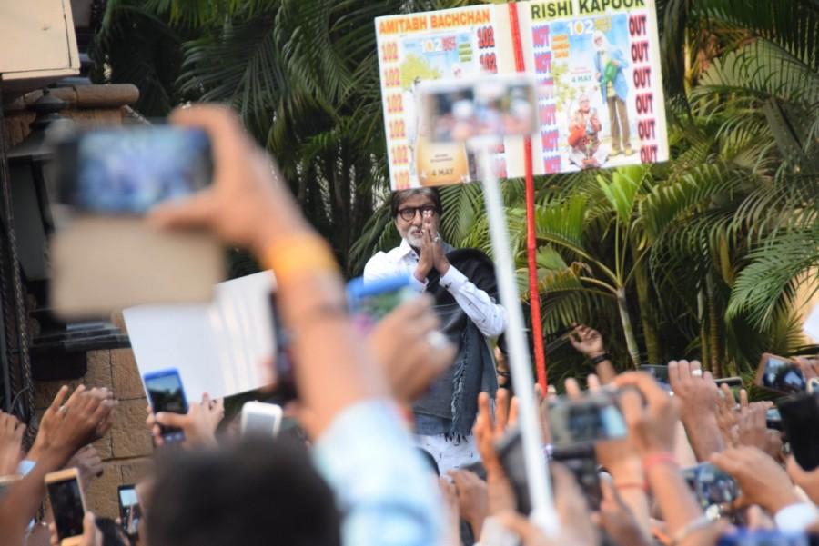 Amitabh Bachchan greets a sea of fans outside Jalsa bungalow in Juhu, Mumbai on 25th March. Amitabh Bachchan,actor Amitabh Bachchan,Amitabh Bachchan meets fans,Amitabh Bachchan at Jalsa bungalow,Jalsa bungalow,Amitabh Bachchan pics,Amitabh Bachchan images