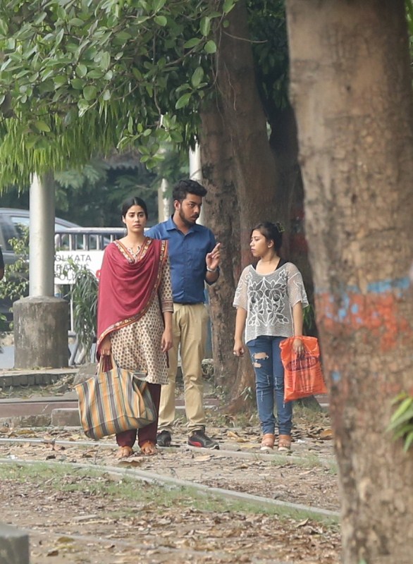 Sridevi's daughter Janhvi Kapoor and Ishaan Khatter are currently shooting for their upcoming film Dhadak in Kolkata. Janhvi Kapoor,Ishaan Khatter,Janhvi Kapoor and Ishaan Khatter,Sridevi daughter,Dhadak in Kolkata,Dhadak,Dhadak shooting,Dhadak shooting in Kolkata,Dhadak pics,Dhadak images
