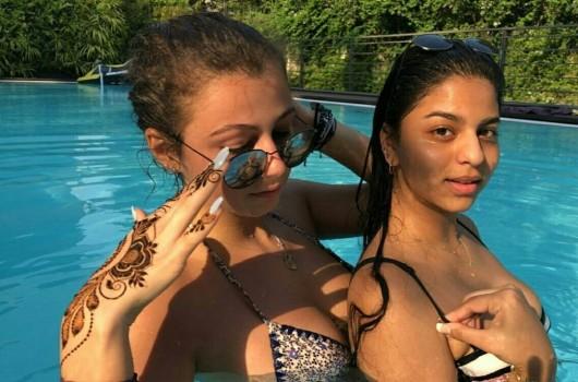 Shah Rukh Khan's daughter Suhana Khan sizzles in a black and white swimsuit. Pictures of Suhana Khan enjoying her time in poolside, has gone crazy viral on social networking sites.