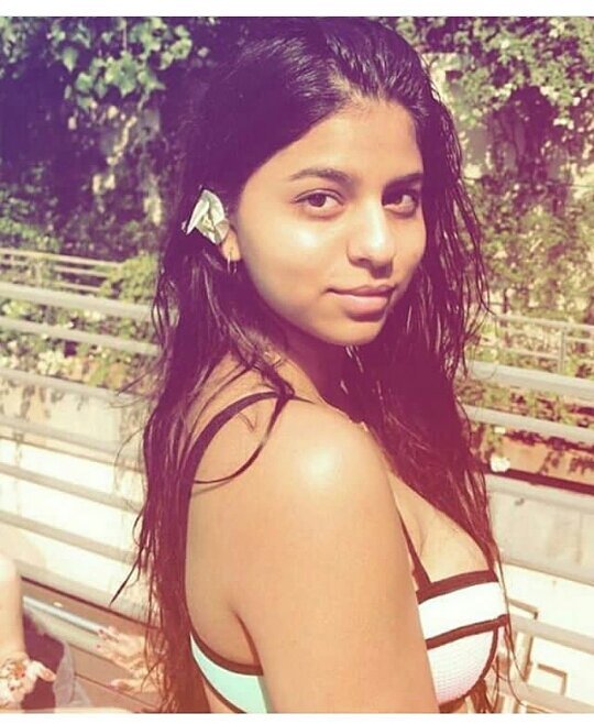 SRK's daughter Suhana Khan's pool picture will give you major summer goals. Suhana Khan,Suhana Khan swimsuit,Suhana Khan swimsuit pics,Suhana Khan bikini pics,Suhana Khan bikini images,Shah Rukh Khan,Shah Rukh Khan daughter,SRK daughter